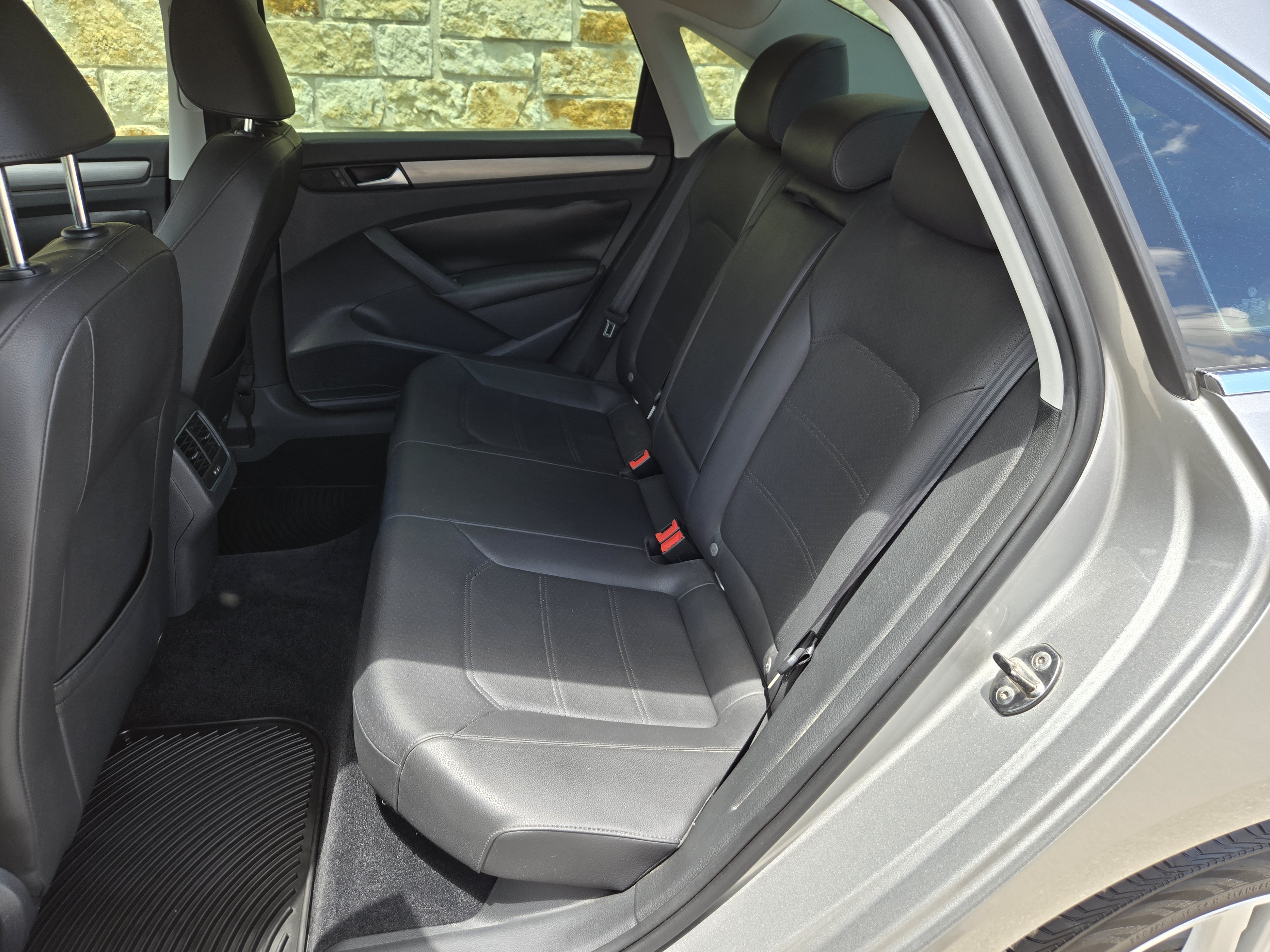 Used 2014 Volkswagen Passat TDI SE FWD image 7