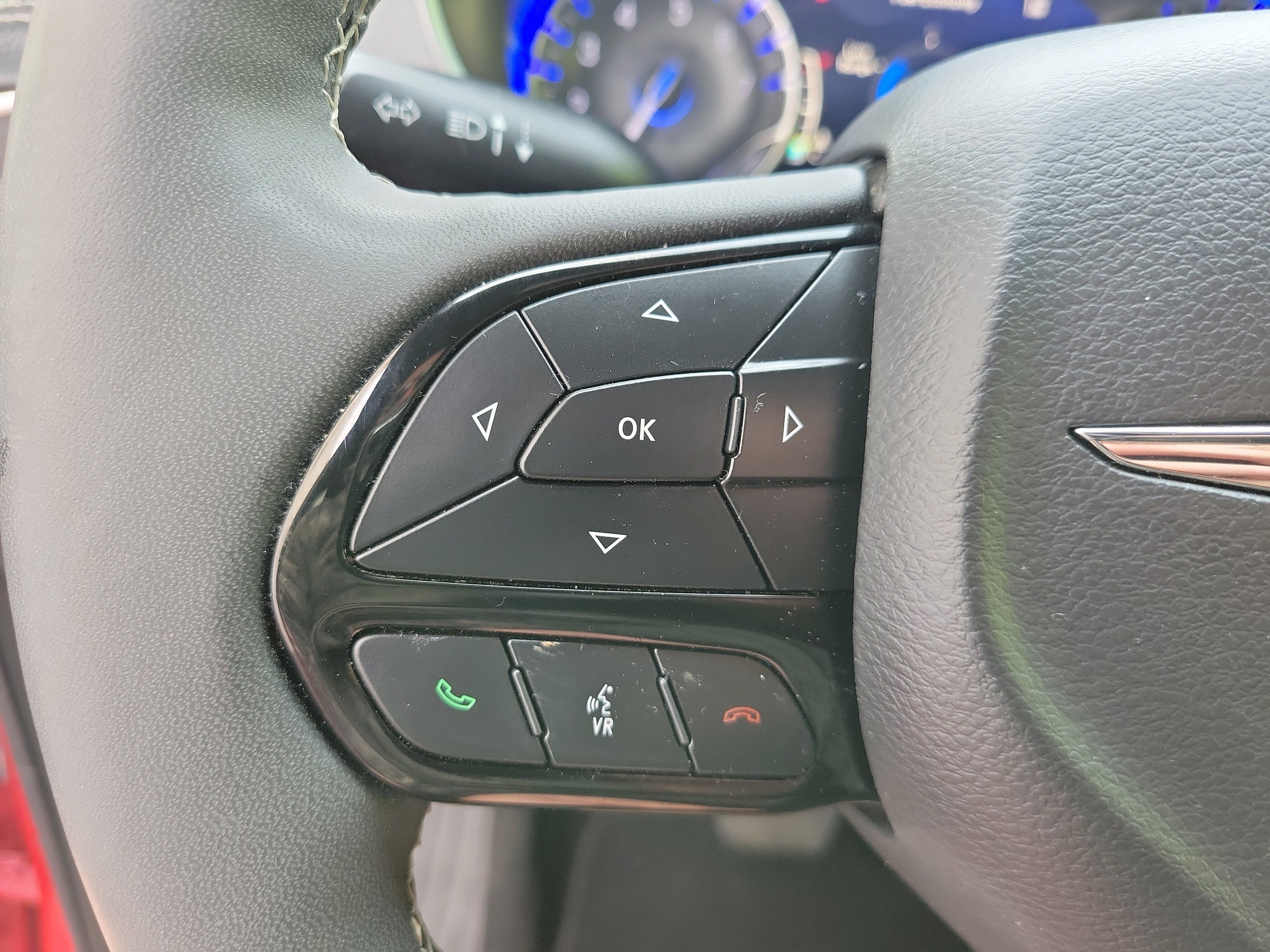 Used 2025 Chrysler Pacifica Limited FWD image 22