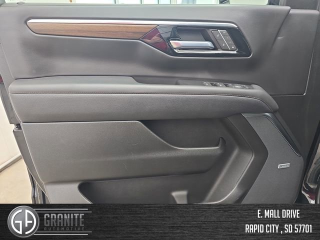 Used 2025 Chevrolet Tahoe High Country AWD/4WD image 10