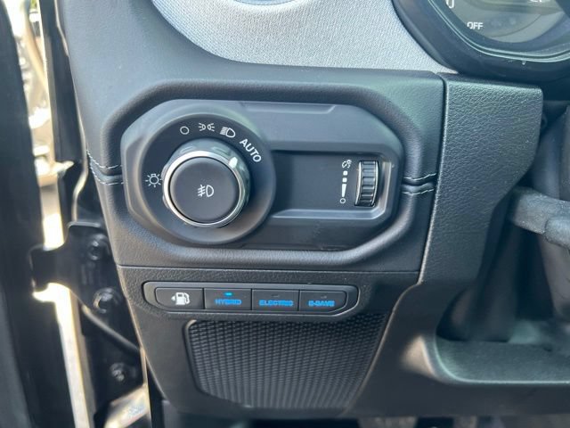Used 2025 Jeep Wrangler Unlimited Sahara AWD/4WD image 6