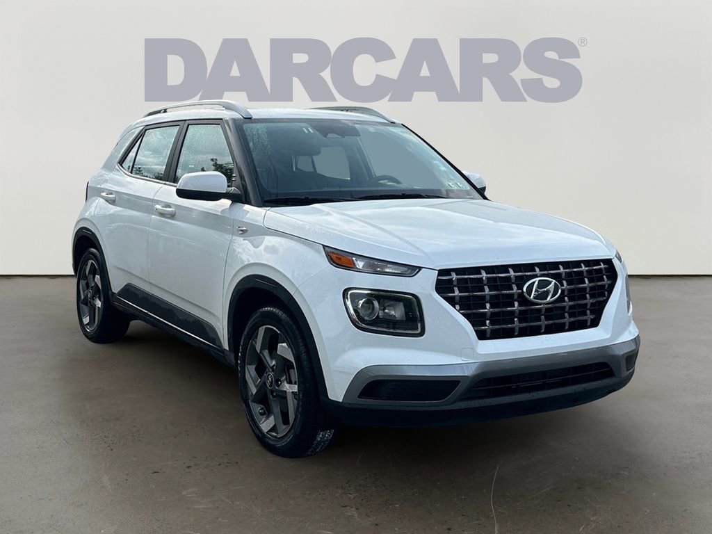 Used 2025 Hyundai Venue SEL FWD image 1