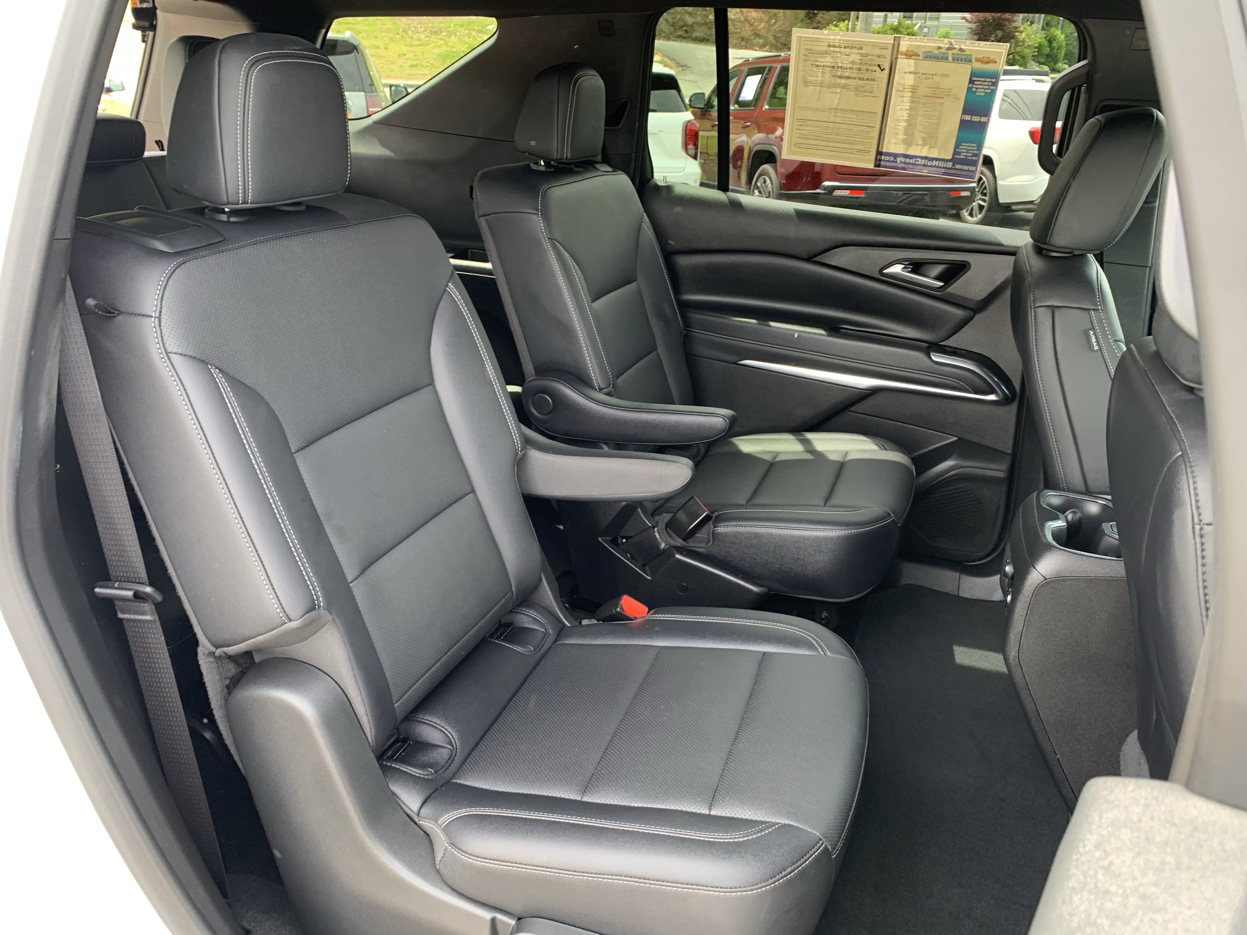 Used 2025 Chevrolet Traverse LT FWD image 40