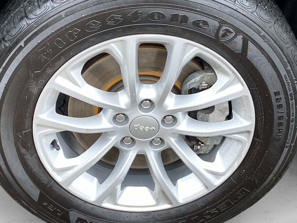 Used 2022 Jeep Cherokee Latitude Lux w/ Sun & Sound Group AWD/4WD image 27