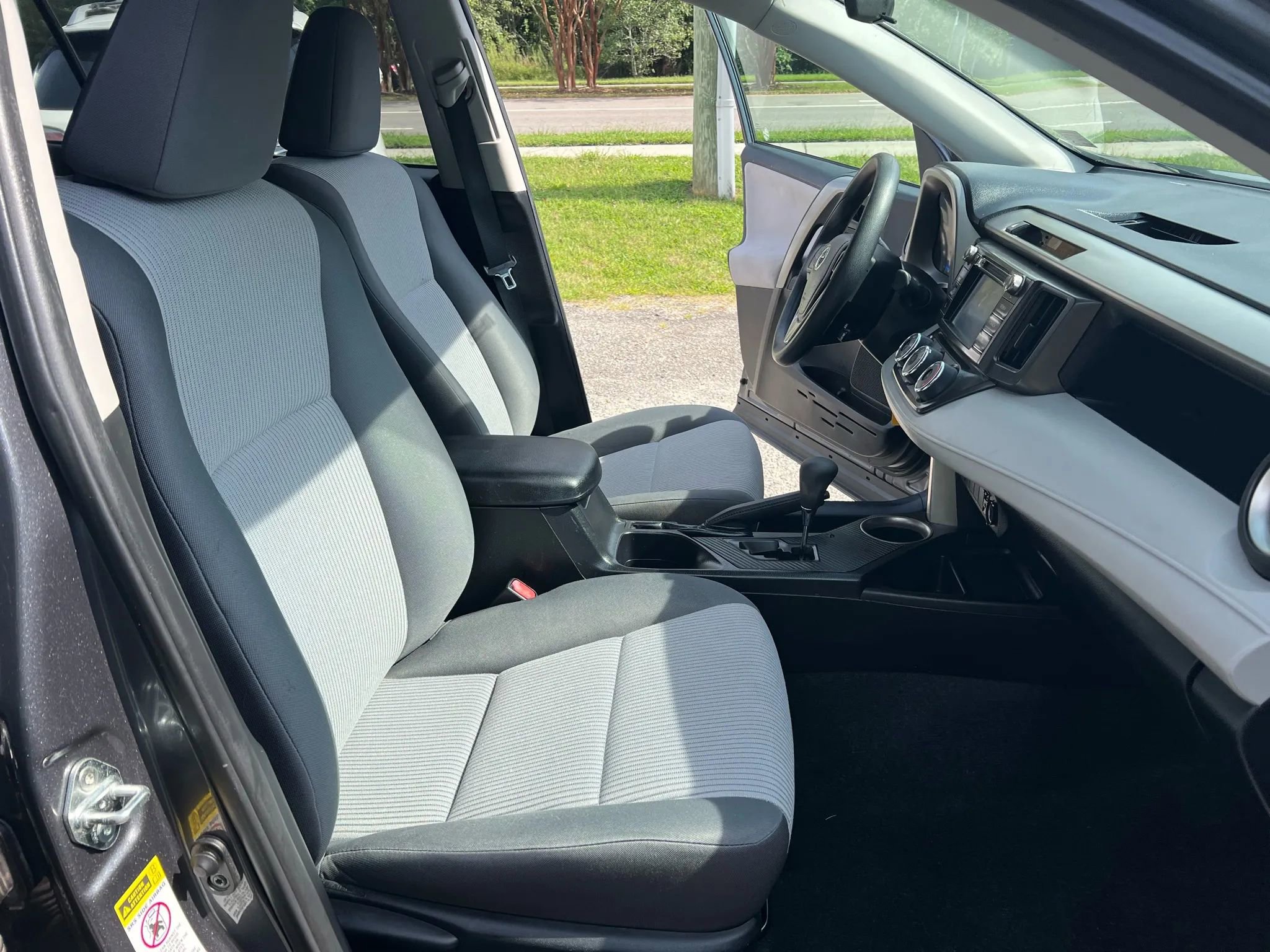 Used 2014 Toyota RAV4 LE image 24