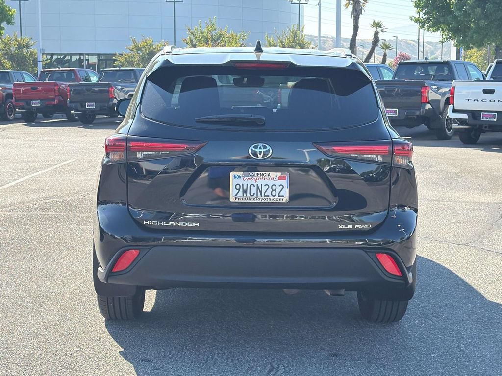 Certified 2026 Toyota Highlander XLE AWD/4WD image 4