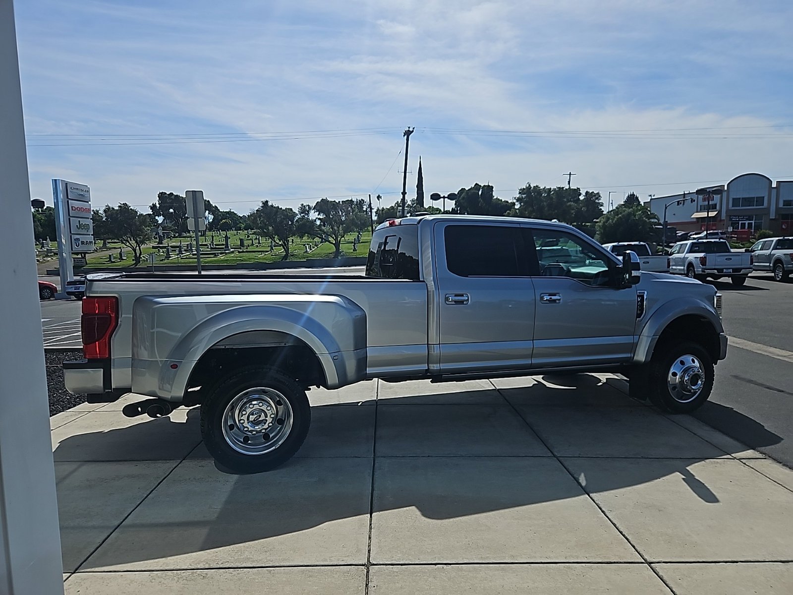 Used 2022 Ford F450 Platinum w/ FX4 Off-Road Package AWD/4WD image 6