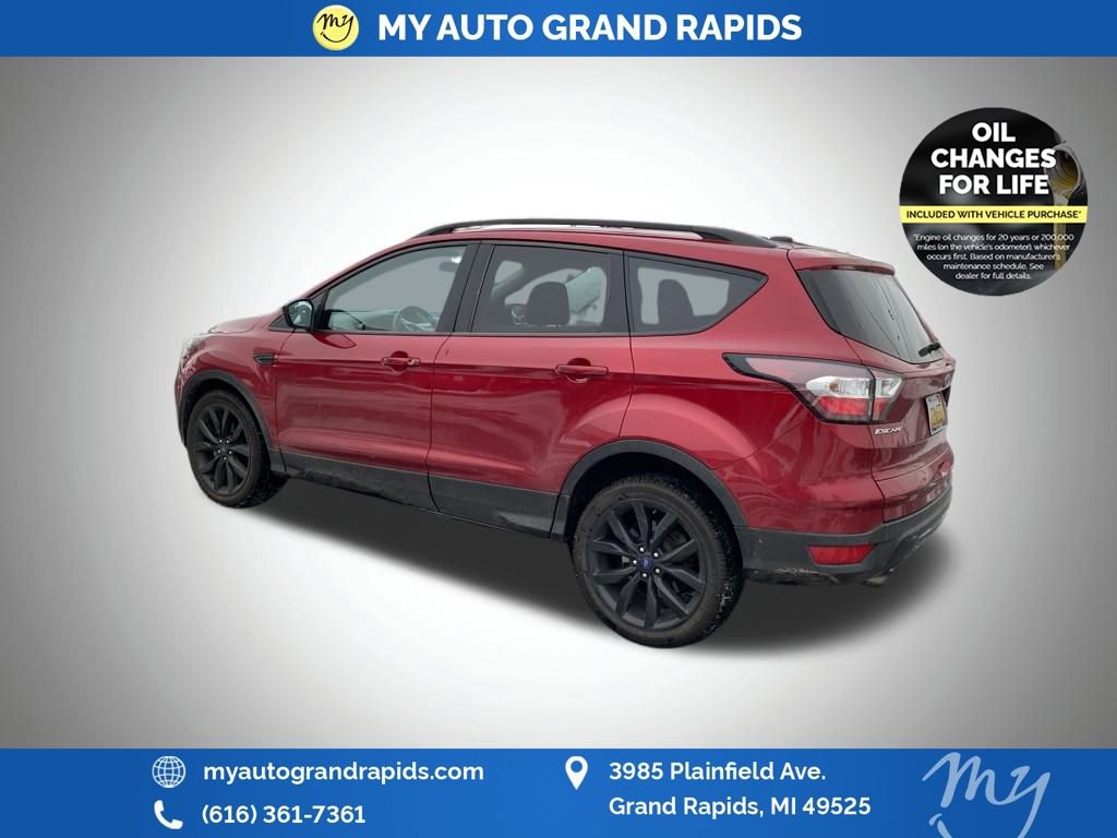 Used 2017 Ford Escape SE w/ SE Sport Appearance Package image 9