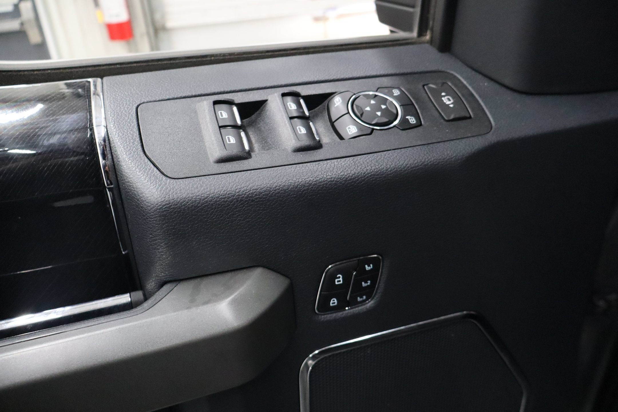 Used 2022 Ford F250 Platinum w/ FX4 Off-Road Package AWD/4WD image 11