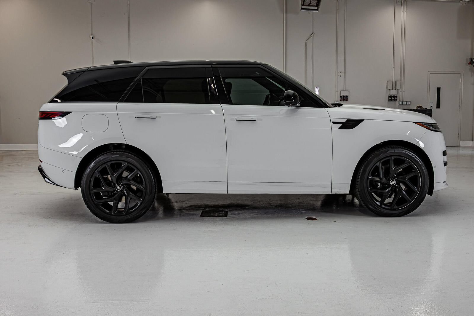 Used 2023 Land Rover Range Rover Sport SE Dynamic AWD/4WD image 10