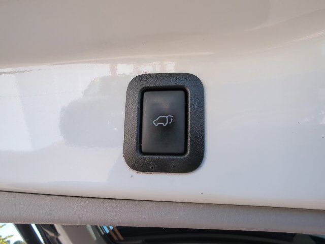 Used 2018 Toyota Highlander XLE AWD/4WD image 37