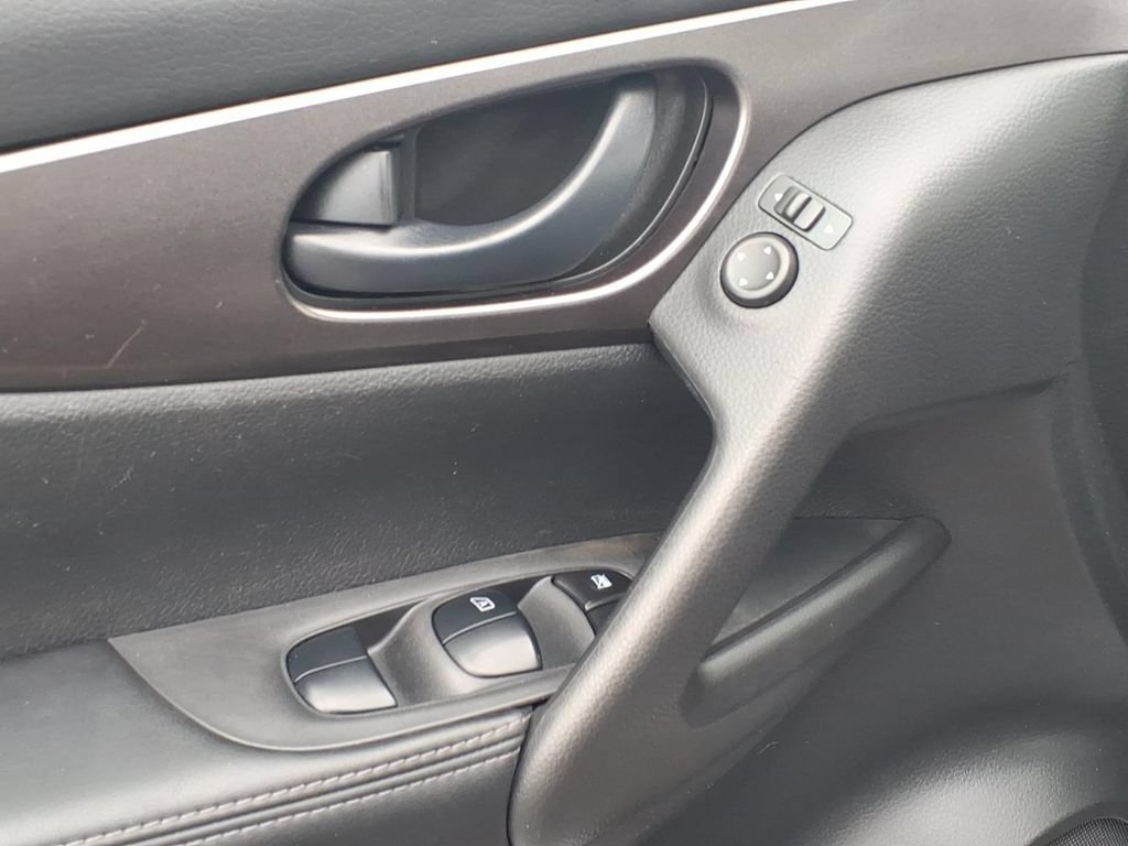 Used 2019 Nissan Rogue Sport S AWD/4WD image 4