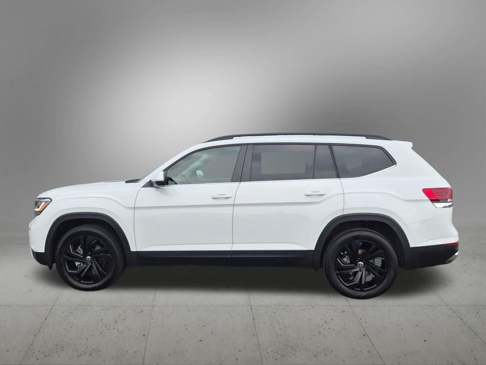 Used 2023 Volkswagen Atlas SE w/ Black Wheel Package FWD image 3