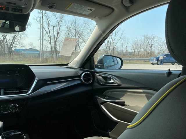 New 2026 Chevrolet Trax ACTIV w/ Sunroof Package FWD image 27