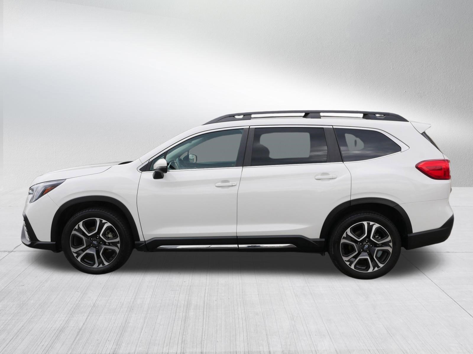 Used 2023 Subaru Ascent Limited image 4