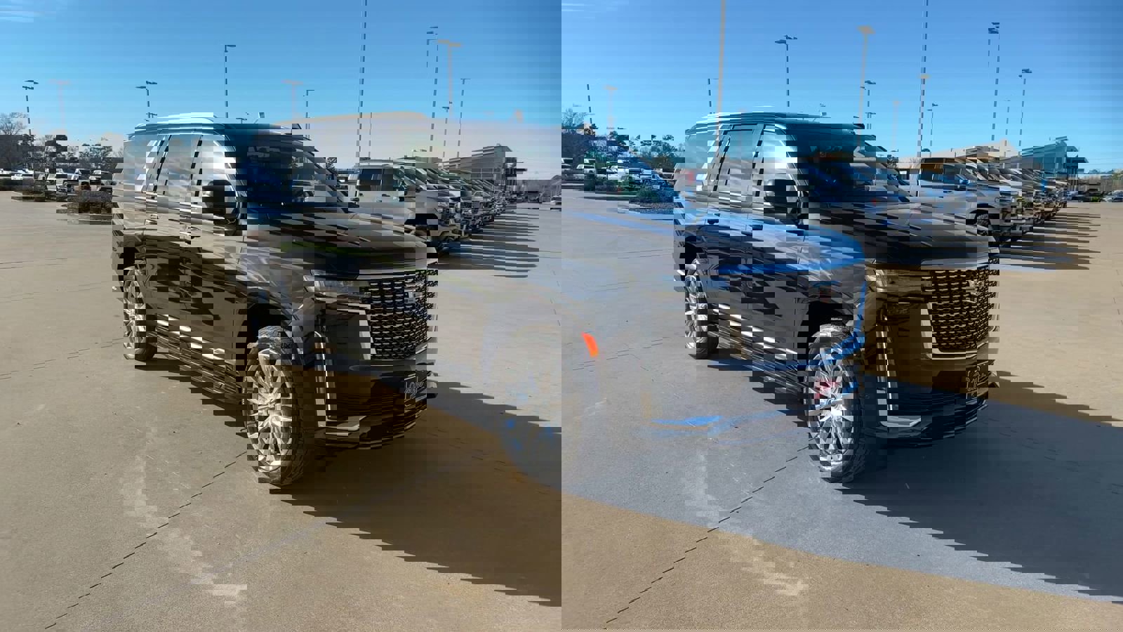 Used 2023 Cadillac Escalade ESV Premium Luxury image 2