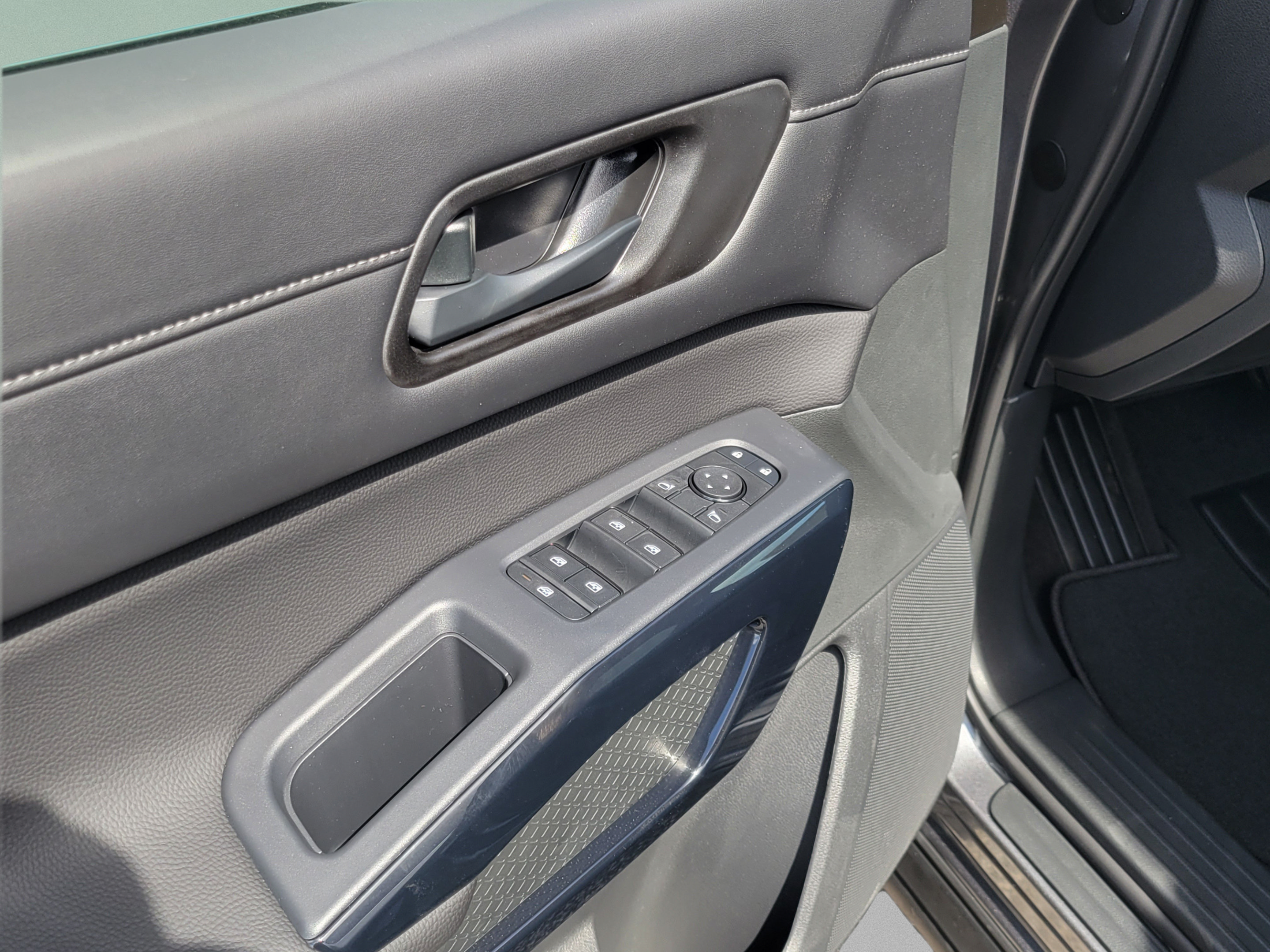 New 2026 Nissan Pathfinder SV FWD image 15