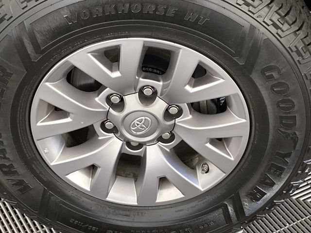 Used 2018 Toyota Tacoma SR5 AWD/4WD image 26