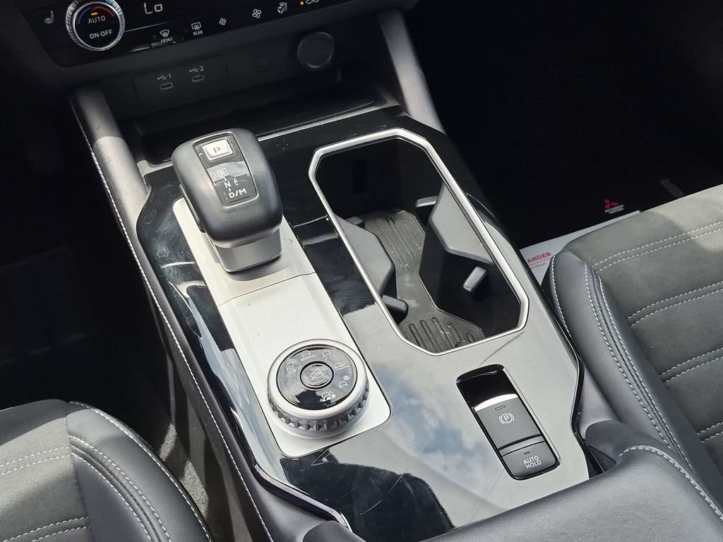 Used 2025 Mitsubishi Outlander SE AWD/4WD image 24