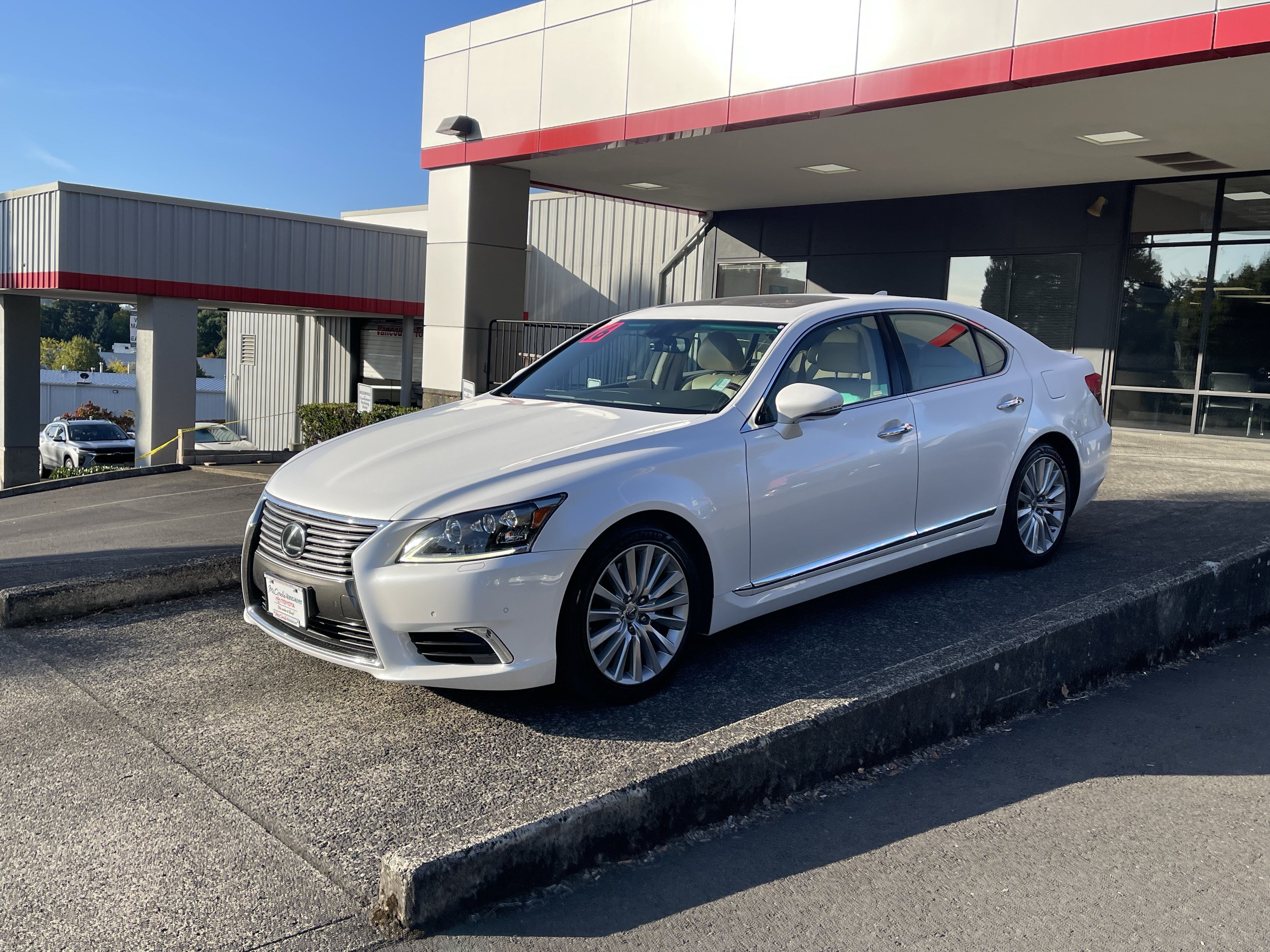 Used 2016 Lexus LS 460 AWD w/ Comfort Package image 4