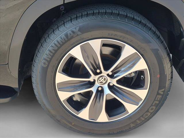 Used 2022 Toyota Highlander XLE FWD image 23