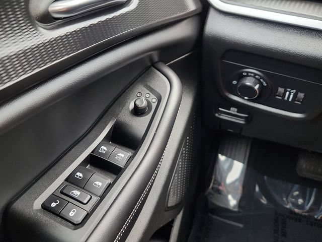 Used 2025 Jeep Grand Cherokee Laredo AWD/4WD image 37