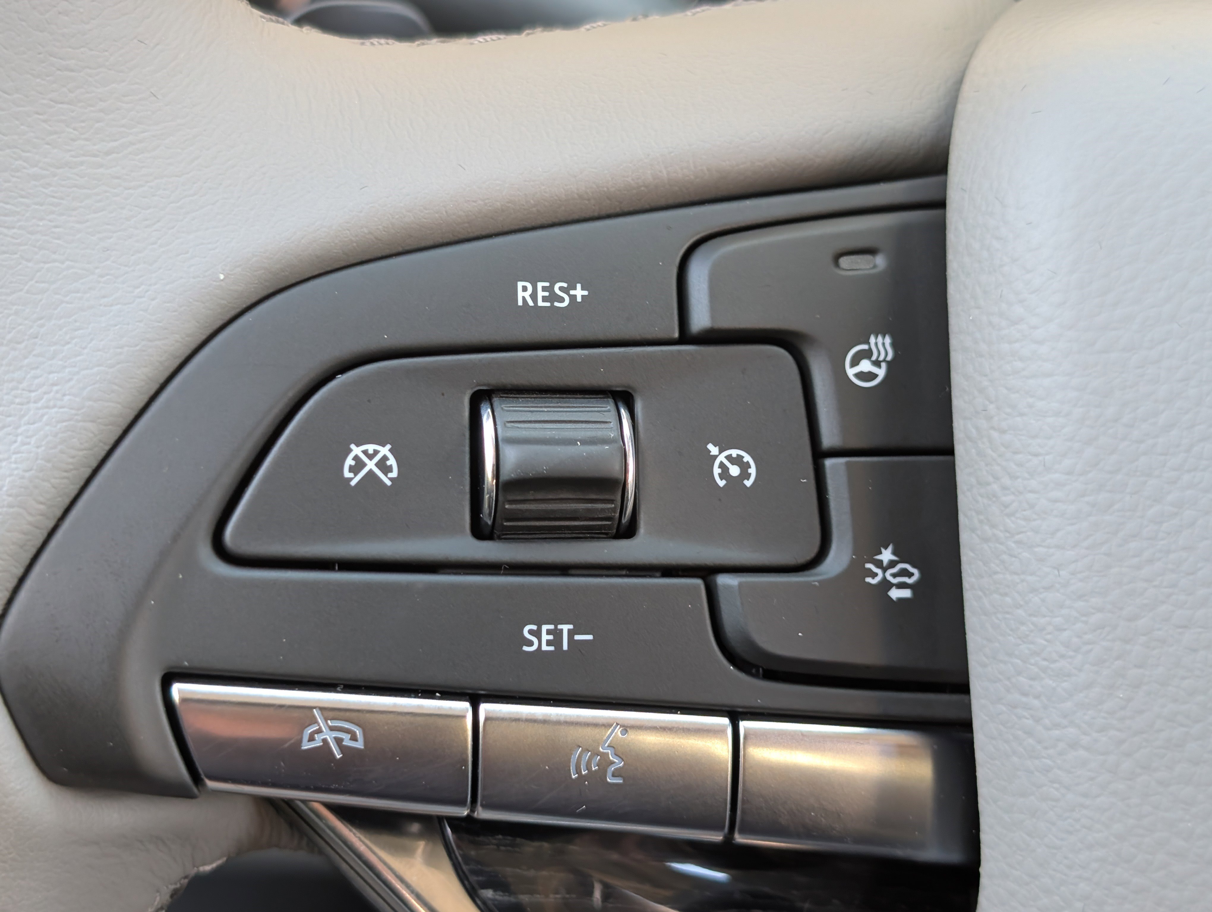 Used 2025 Cadillac XT6 Premium Luxury FWD image 33