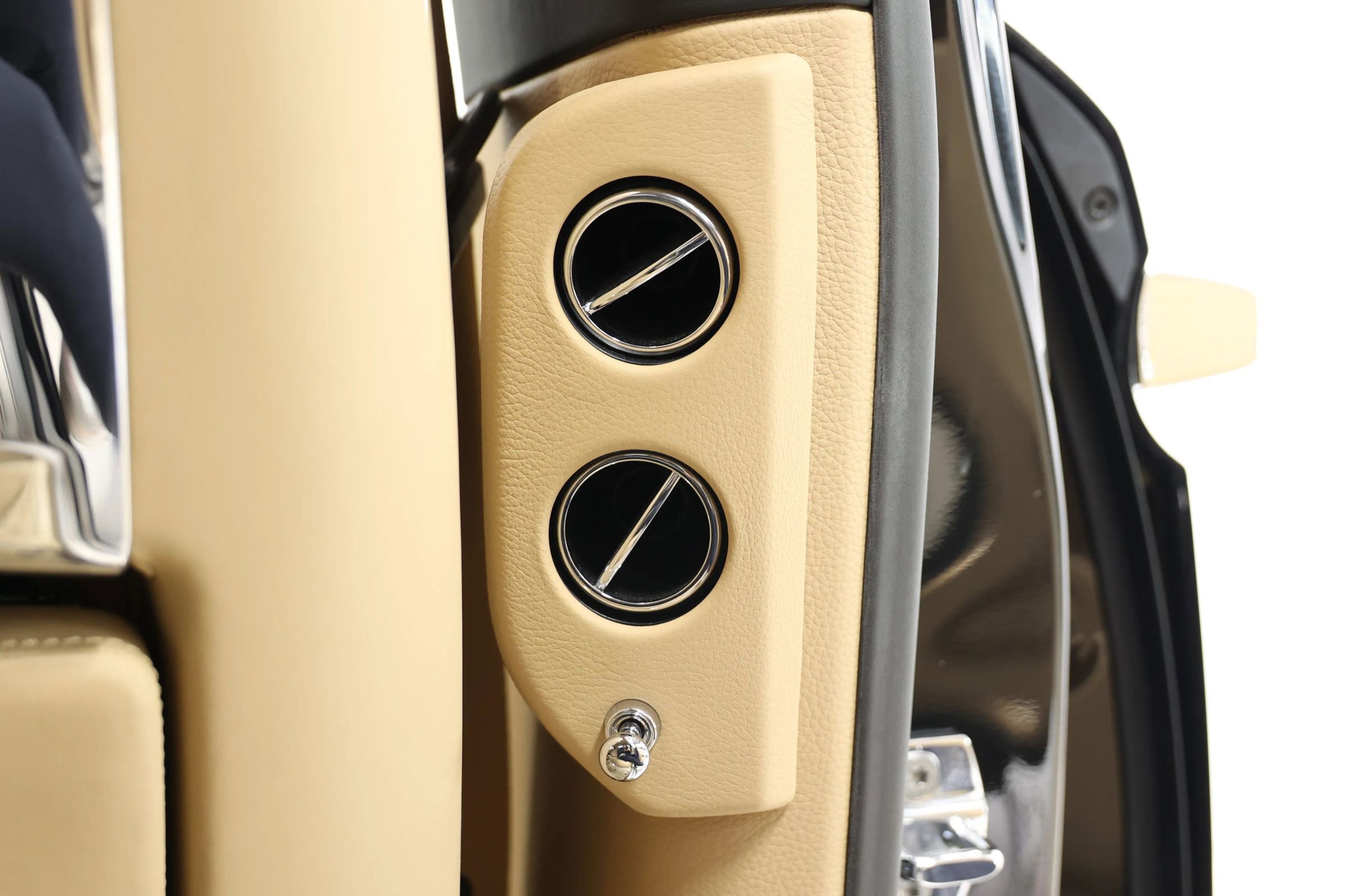Used 2015 Rolls-Royce Ghost image 97
