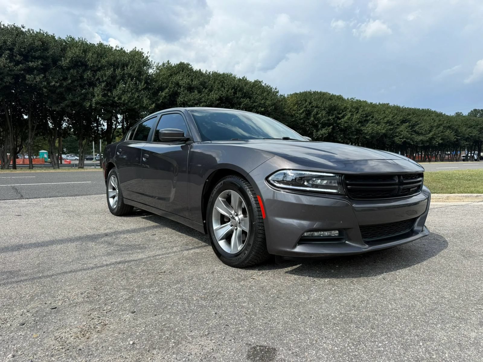 Used 2015 Dodge Charger SXT RWD image 1