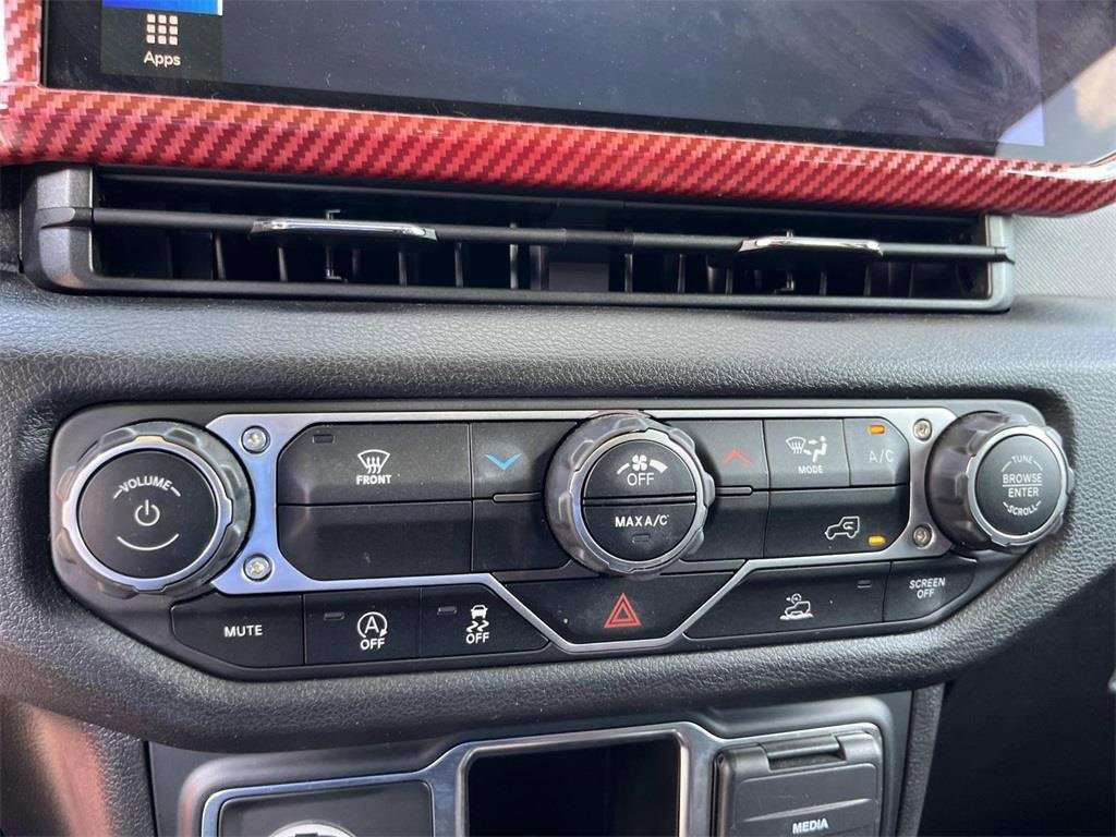 Used 2024 Jeep Wrangler Sport image 19