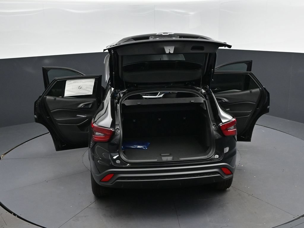 Used 2026 Chevrolet Trax LT w/ Driver Confidence Package FWD image 48