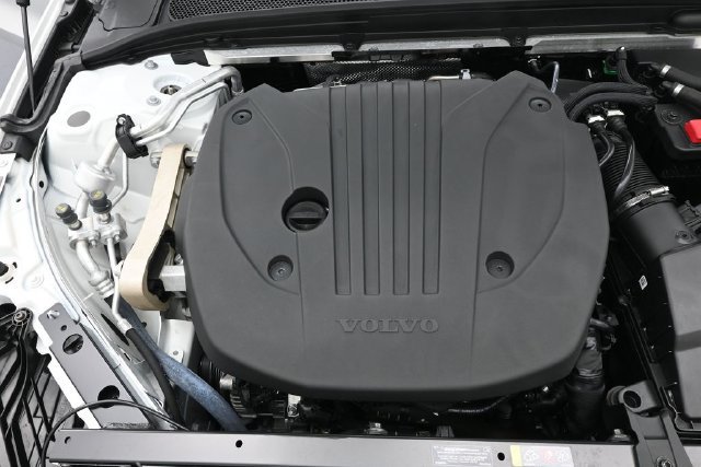 Used 2025 Volvo S60 B5 Plus FWD image 34