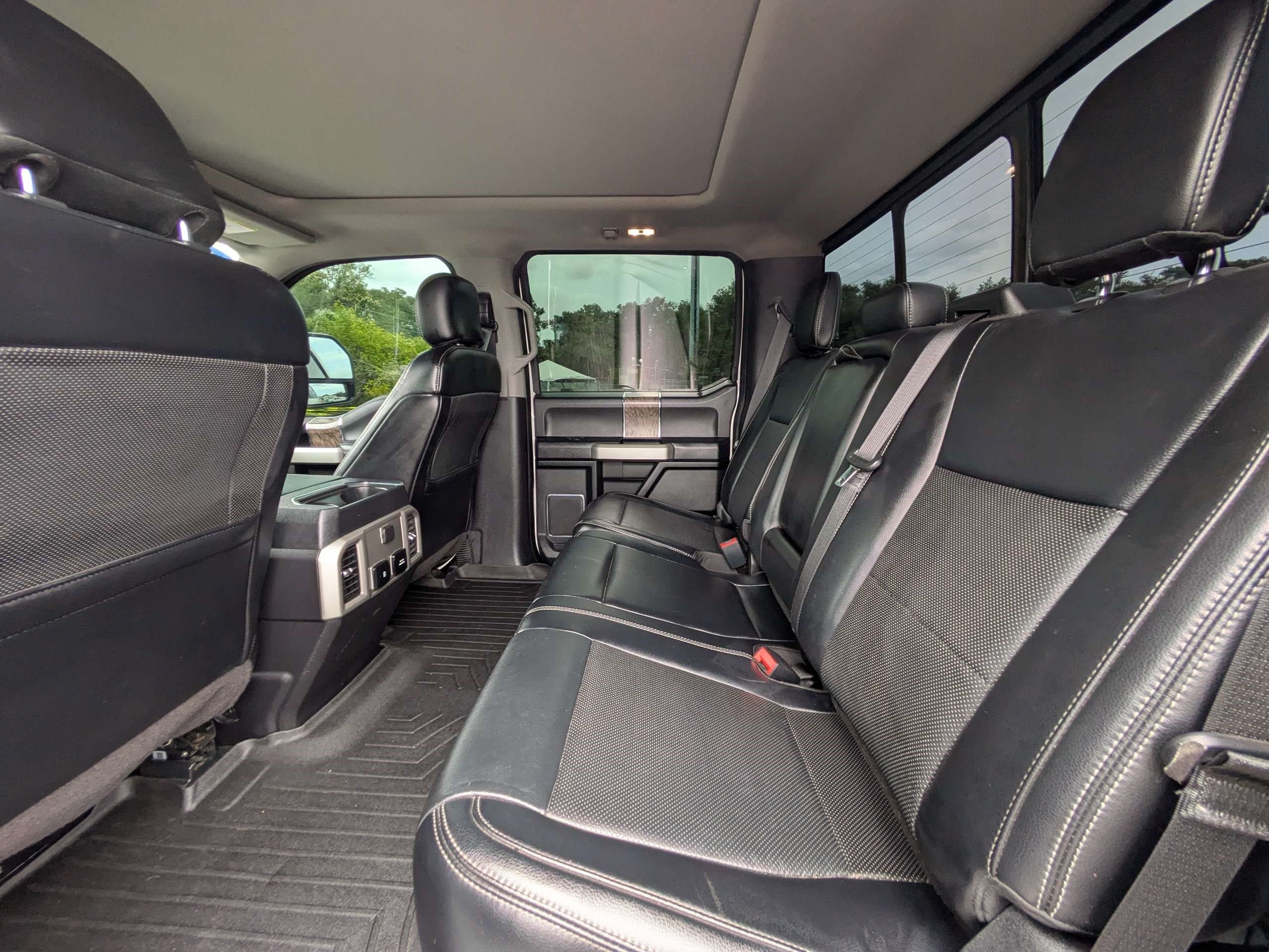 Used 2019 Ford F250 Lariat w/ Lariat Ultimate Package AWD/4WD image 12