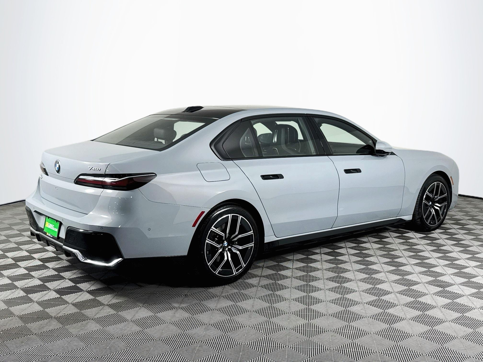 Used 2026 BMW 740i RWD image 8