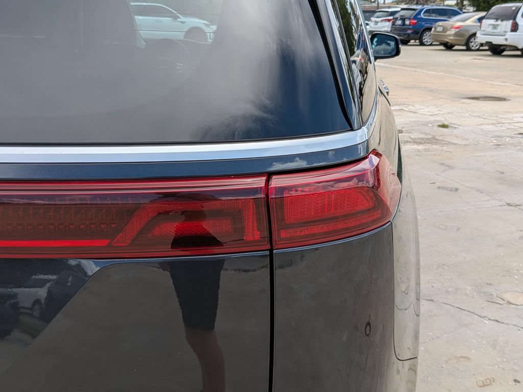Certified 2024 Kia Carnival LX FWD image 11