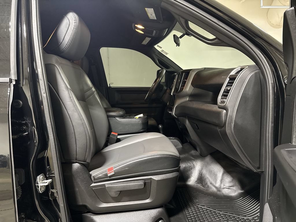 Used 2024 RAM 3500 Tradesman w/ Chrome Appearance Group AWD/4WD image 21