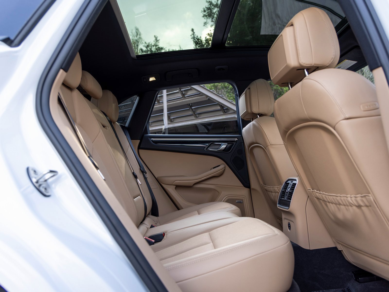 Certified 2025 Porsche Macan image 46