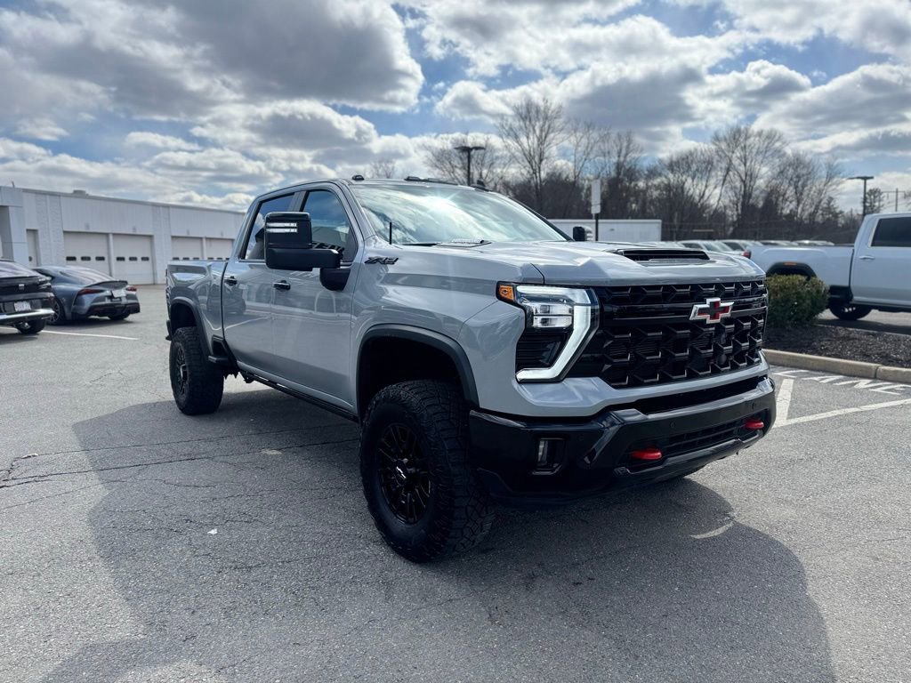 Used 2025 Chevrolet Silverado 2500 ZR2 w/ Technology Package image 8