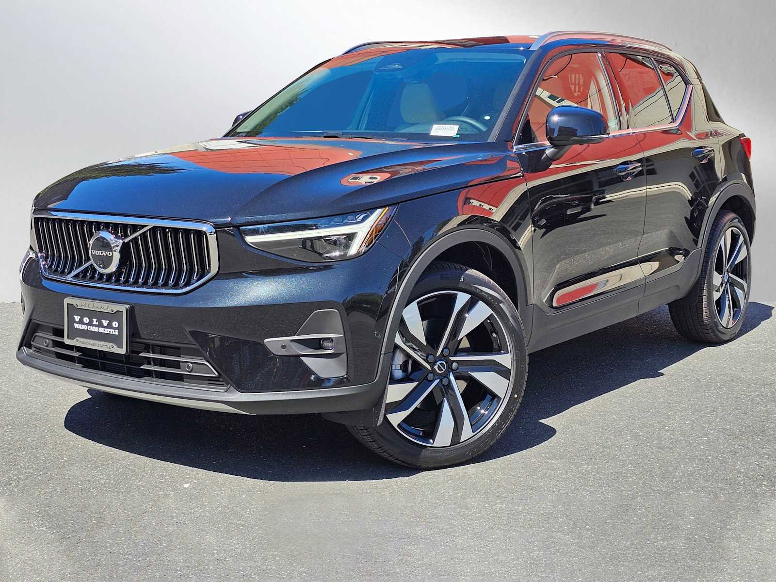 New 2025 Volvo XC40 B5 Ultra w/ Climate Package image 3