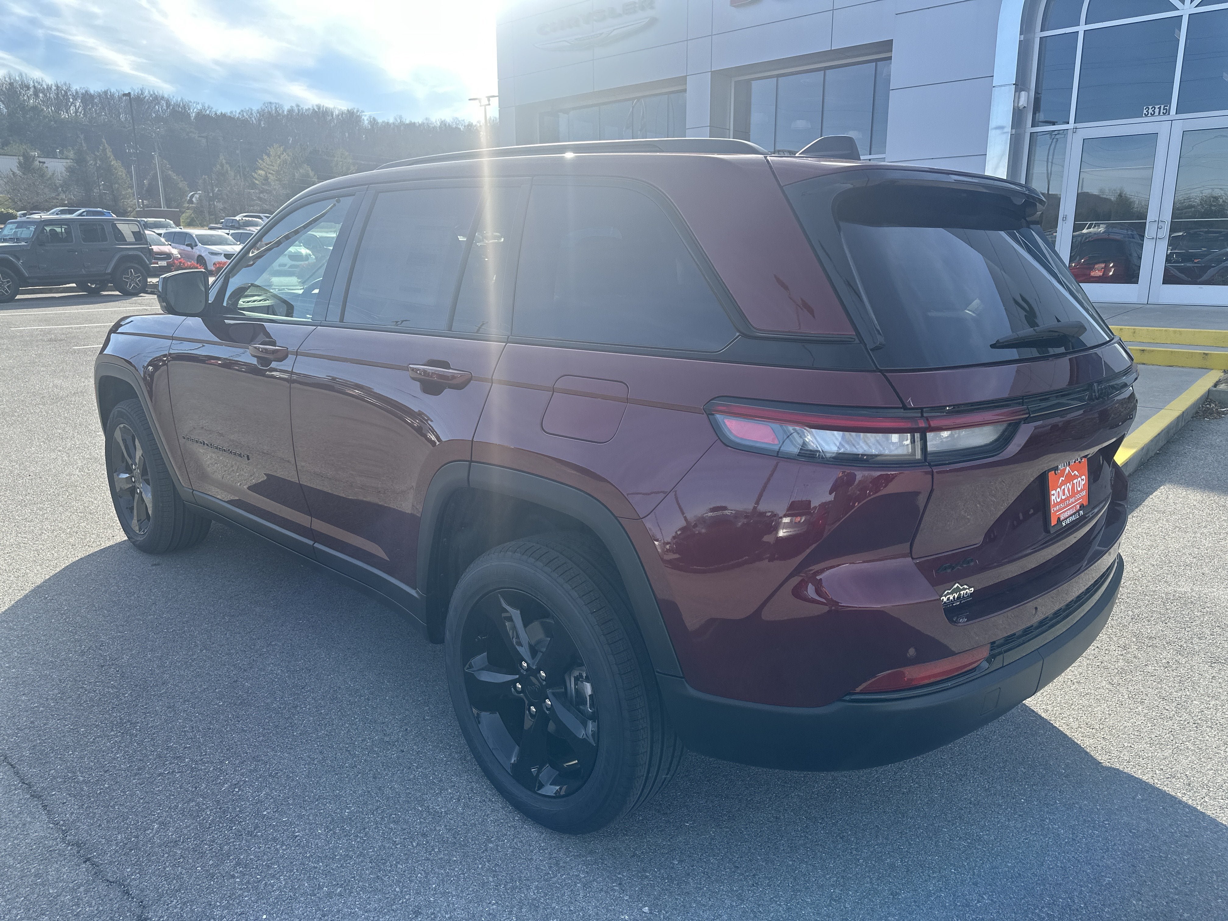 New 2025 Jeep Grand Cherokee Limited w/ Black Appearance Package AWD/4WD image 9