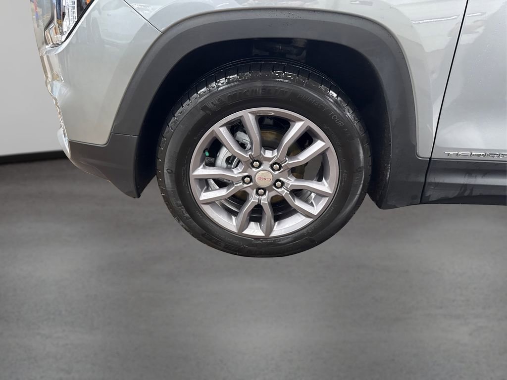 Used 2024 GMC Terrain SLT image 12
