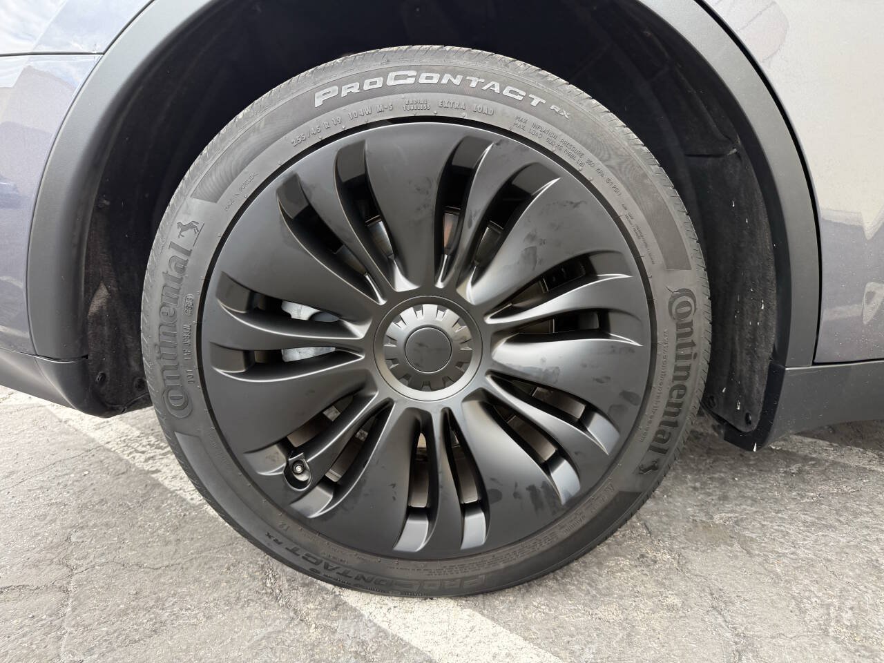 Used 2023 Tesla Model Y Long Range AWD/4WD image 23