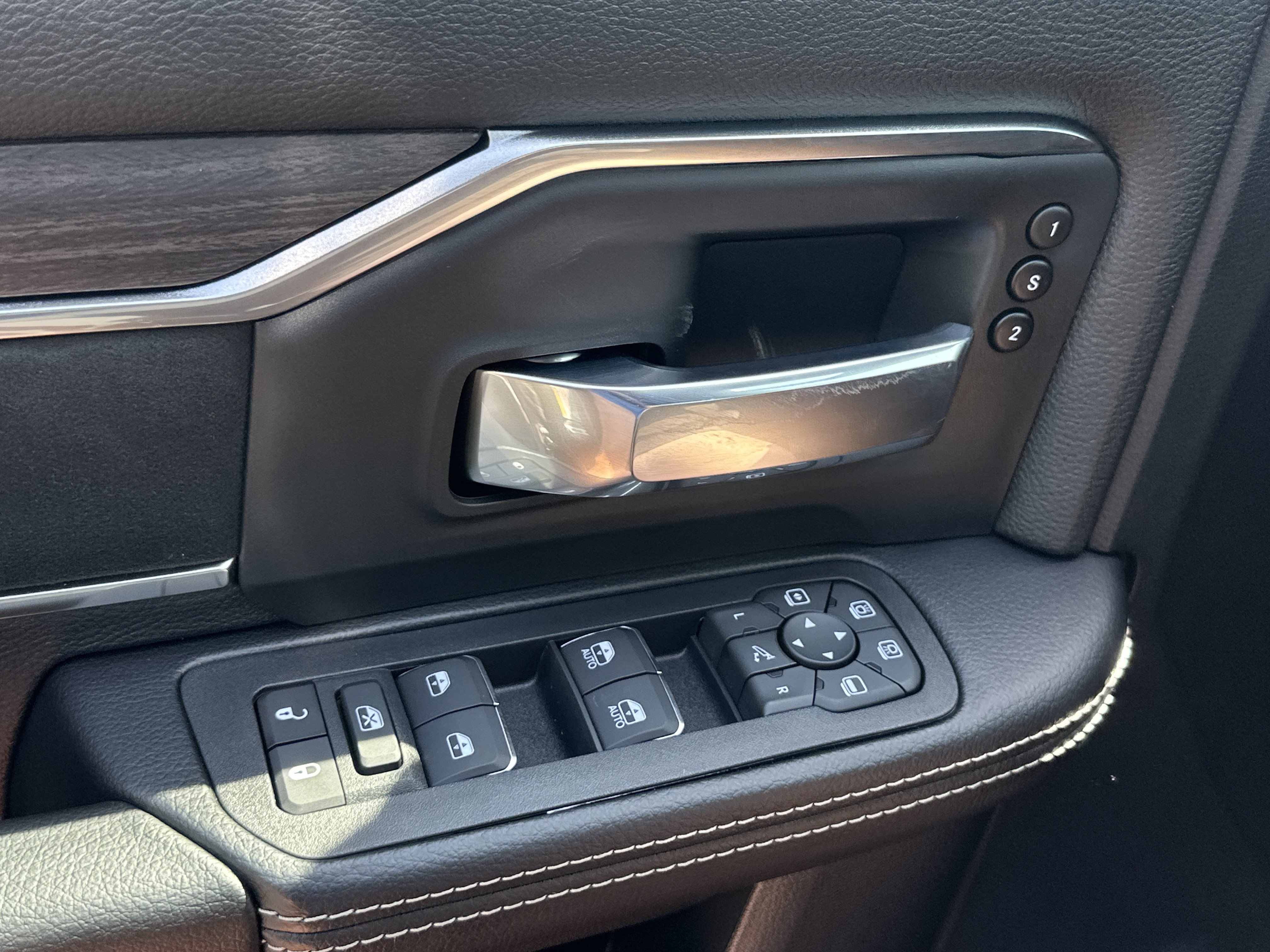 New 2026 RAM 3500 Laramie AWD/4WD image 15