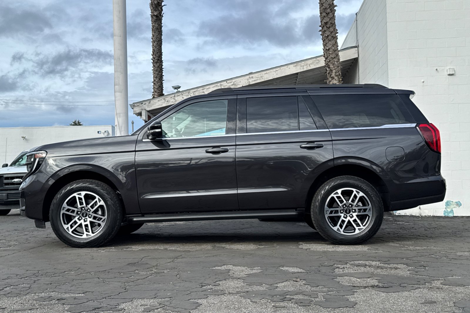 New 2026 Ford Expedition Active AWD/4WD image 7