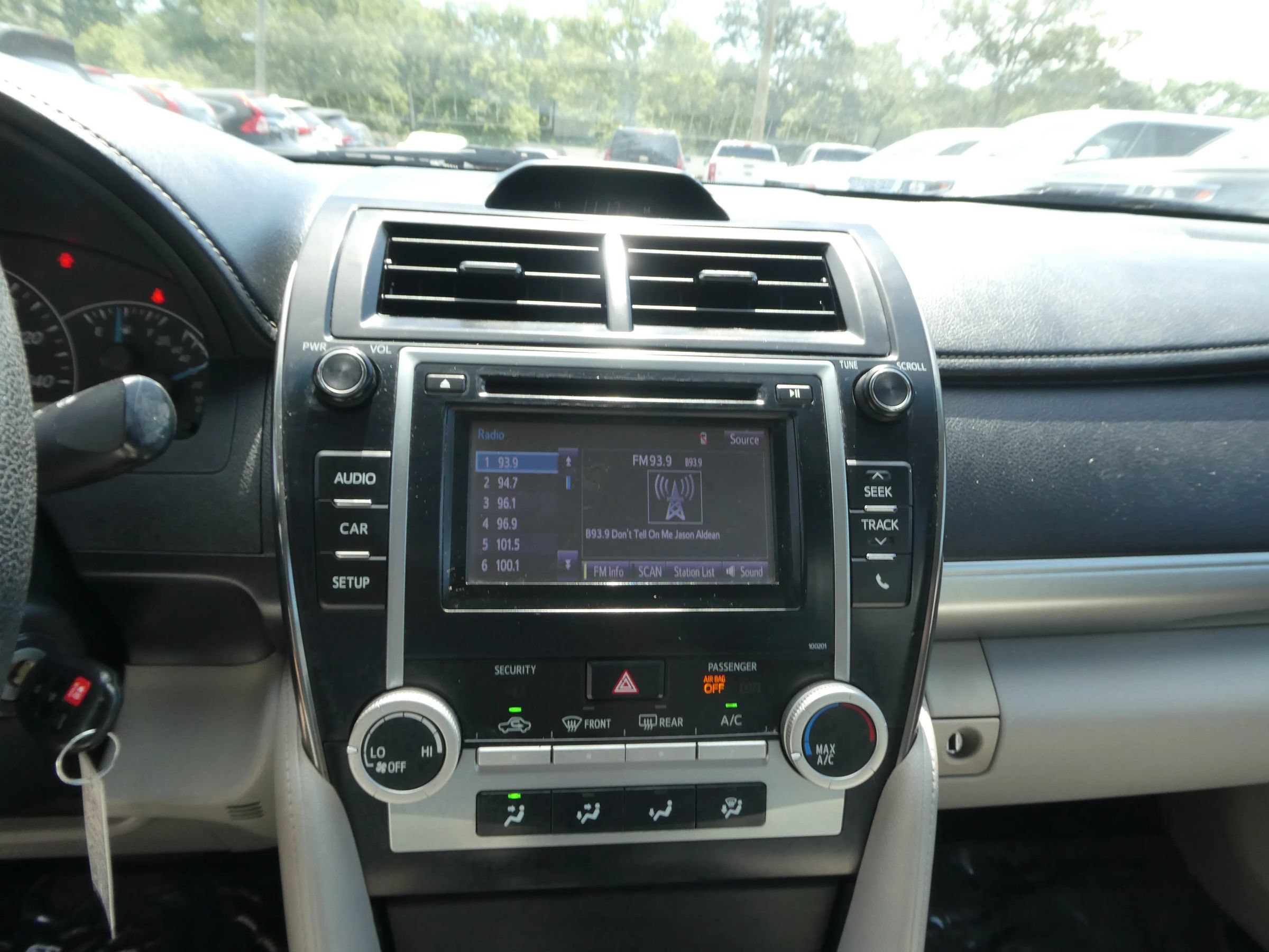 Used 2014 Toyota Camry FWD image 19