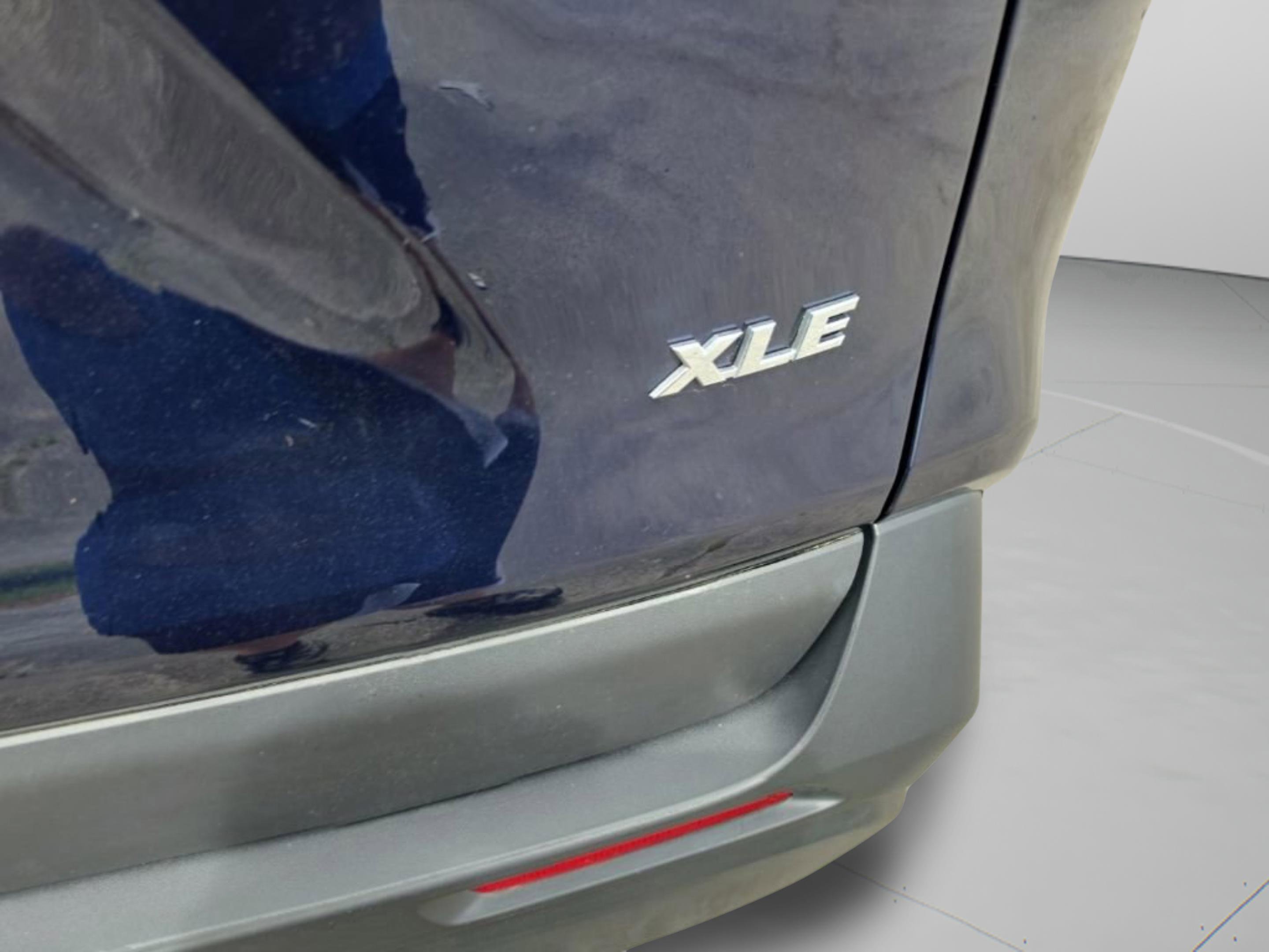 Used 2025 Toyota RAV4 XLE w/ Convenience Package FWD image 16