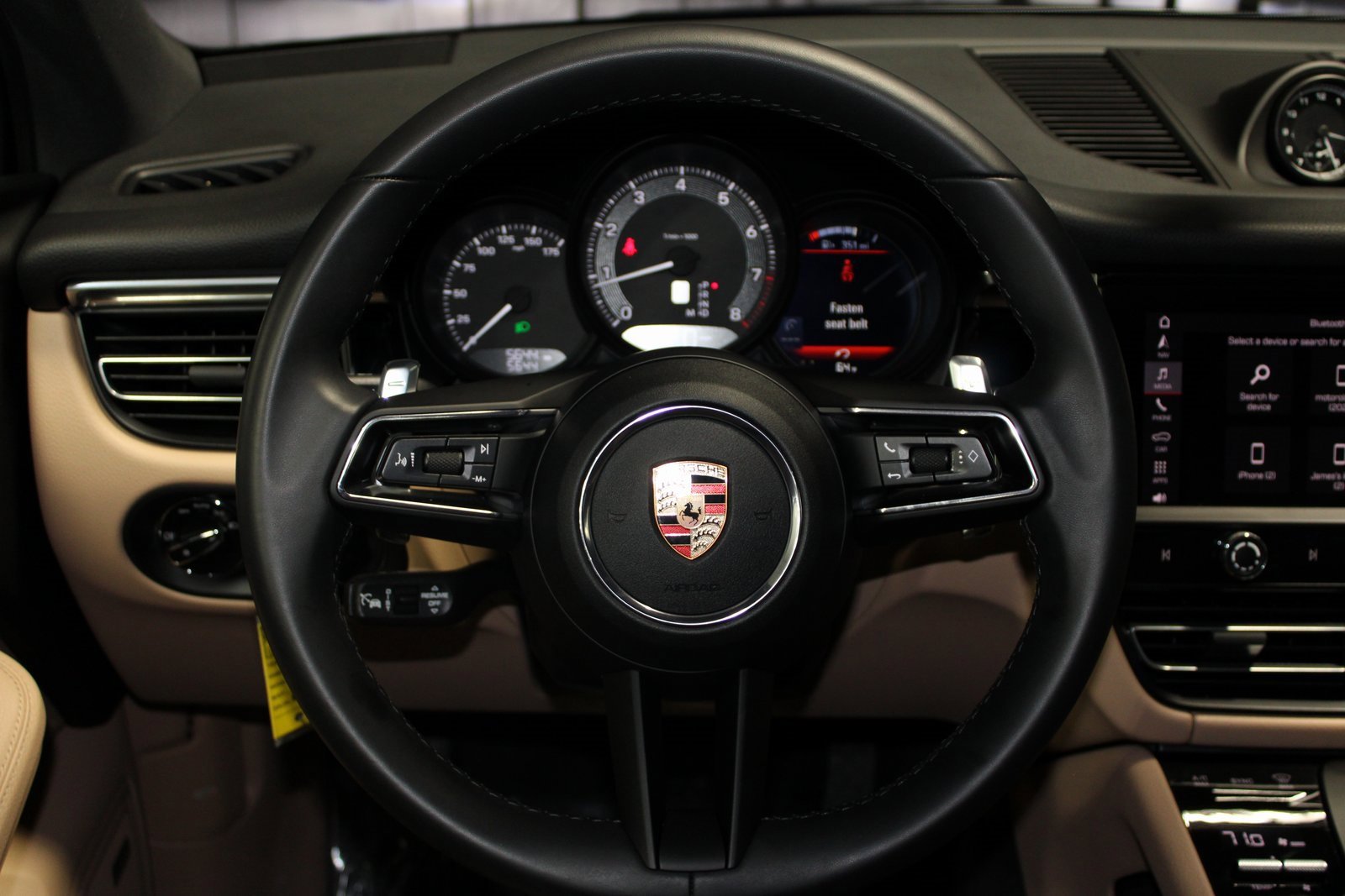 Certified 2025 Porsche Macan image 22