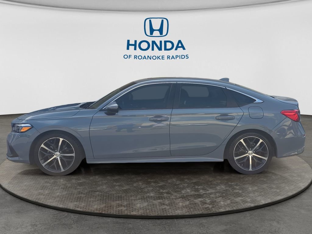 Used 2022 Honda Civic Touring image 2