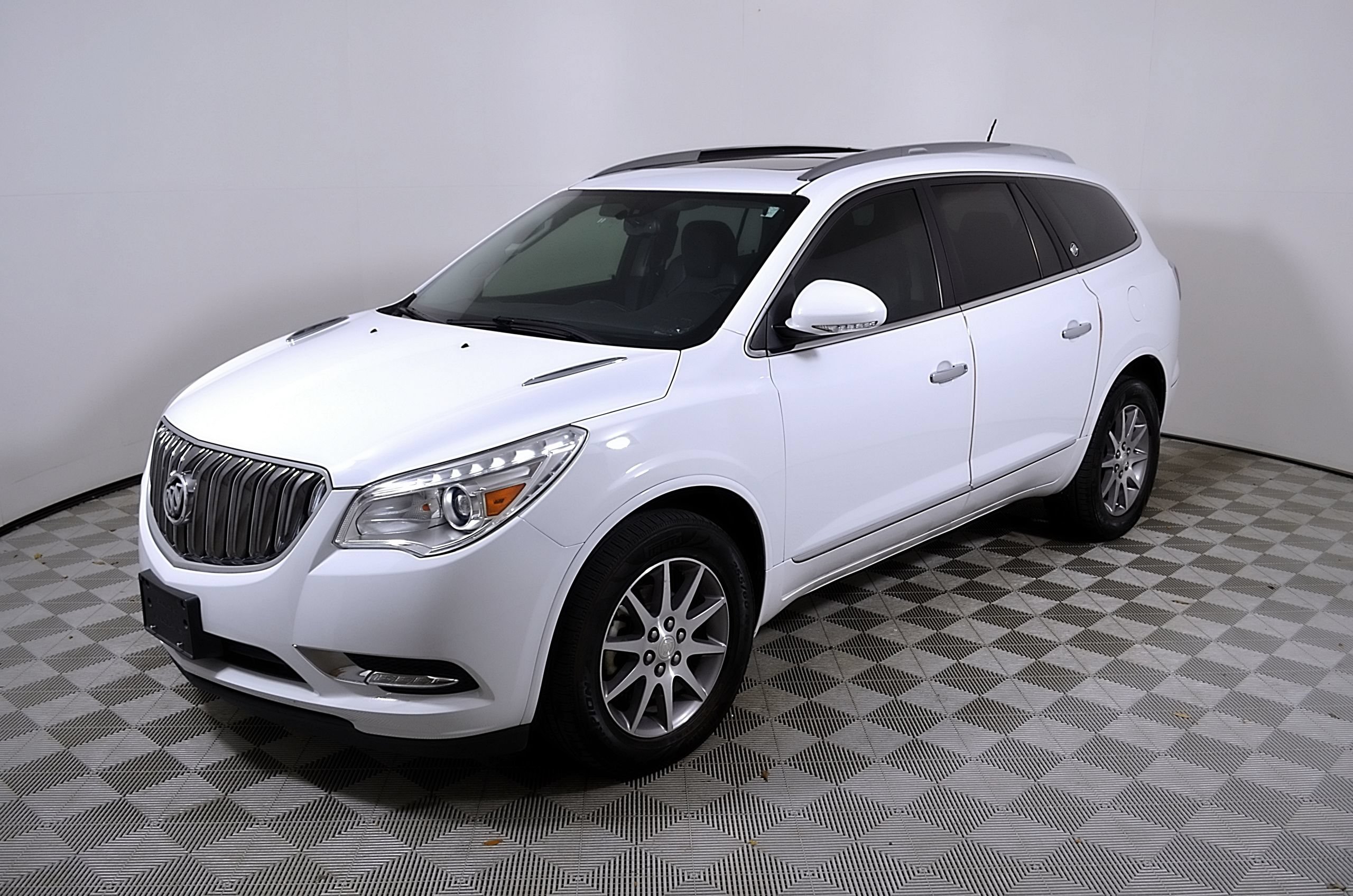 Used 2017 Buick Enclave Leather FWD image 4