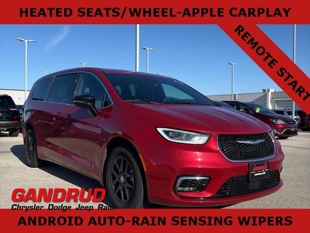 Used 2025 Chrysler Pacifica Select FWD image 1
