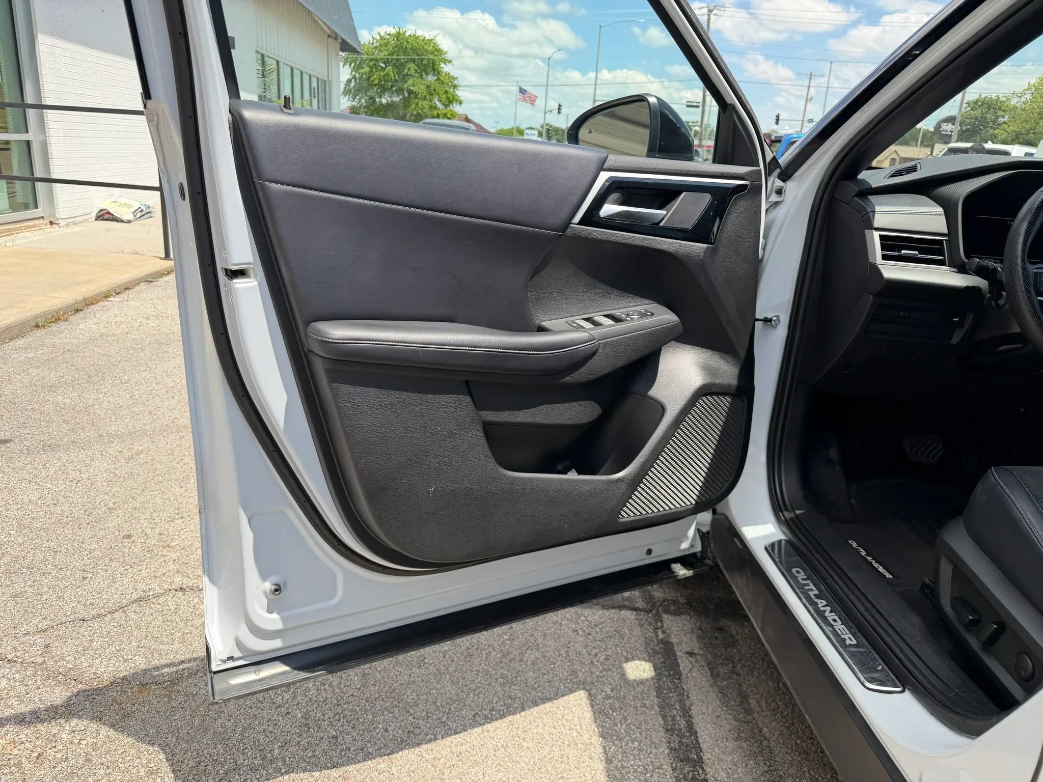 Used 2023 Mitsubishi Outlander SE AWD/4WD image 20